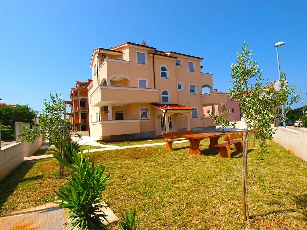 Apartments Medulin 396