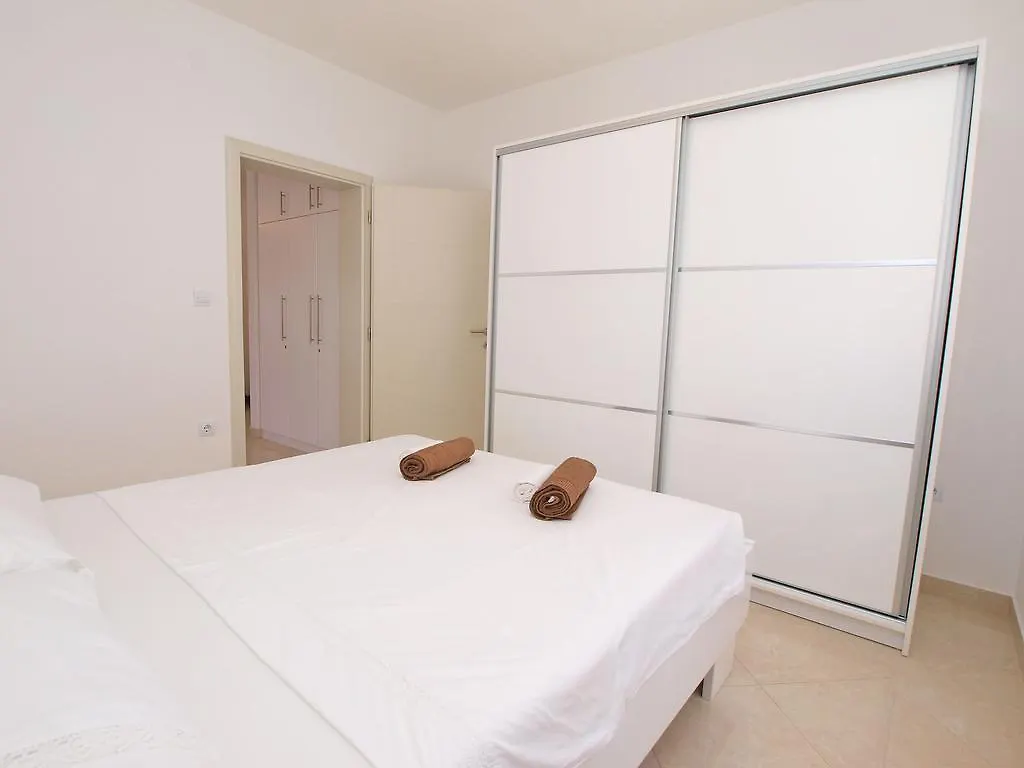 Apartments Medulin 396