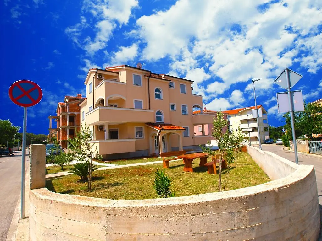 Apartments Medulin 396